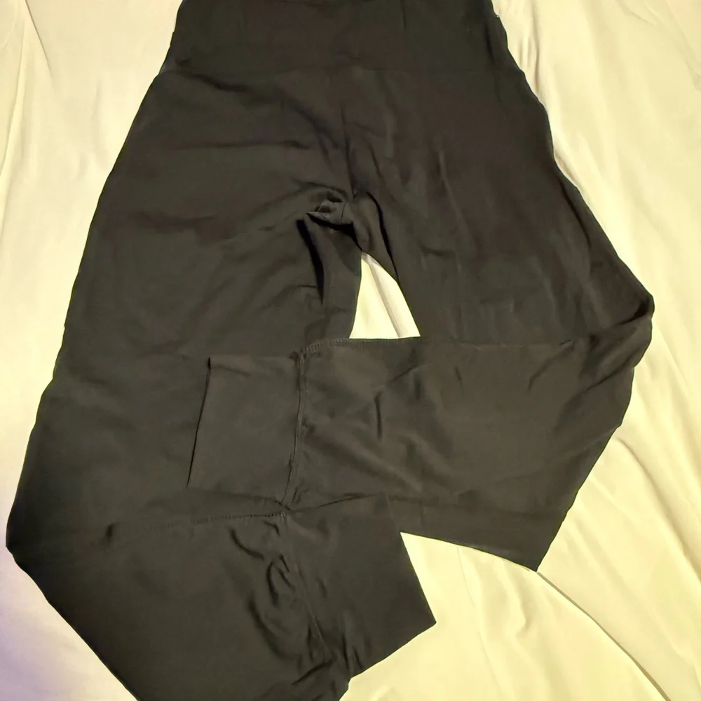 Soothfeel black joggers super soft wonens size medium. D5 - Picture 5 of 6